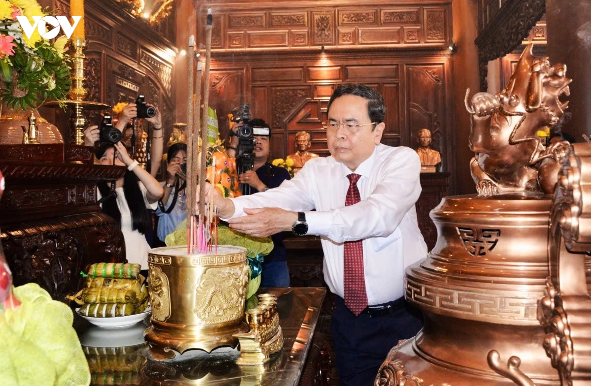 NA Chairman pays tribute to fallen soldiers in An Giang